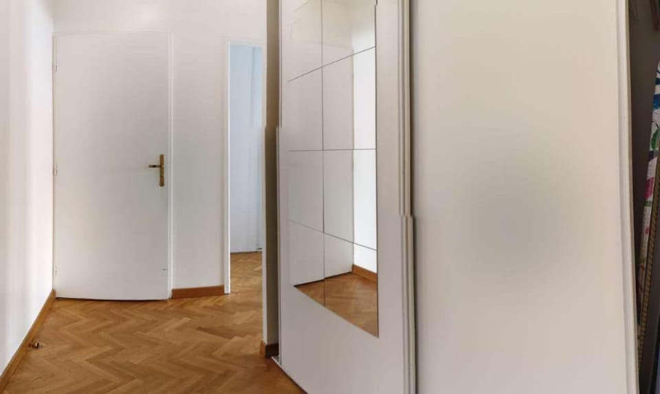 2BR and salon, La Défense, Parking Apartment in Courbevoie