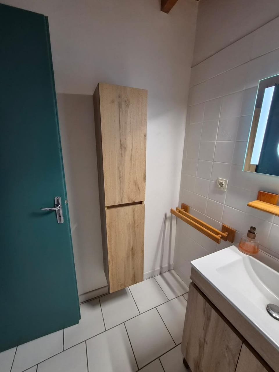 Bathroom, wardrobe