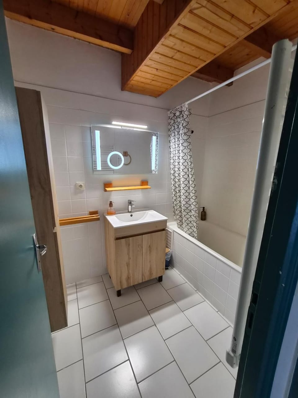 Bathroom, Bath
