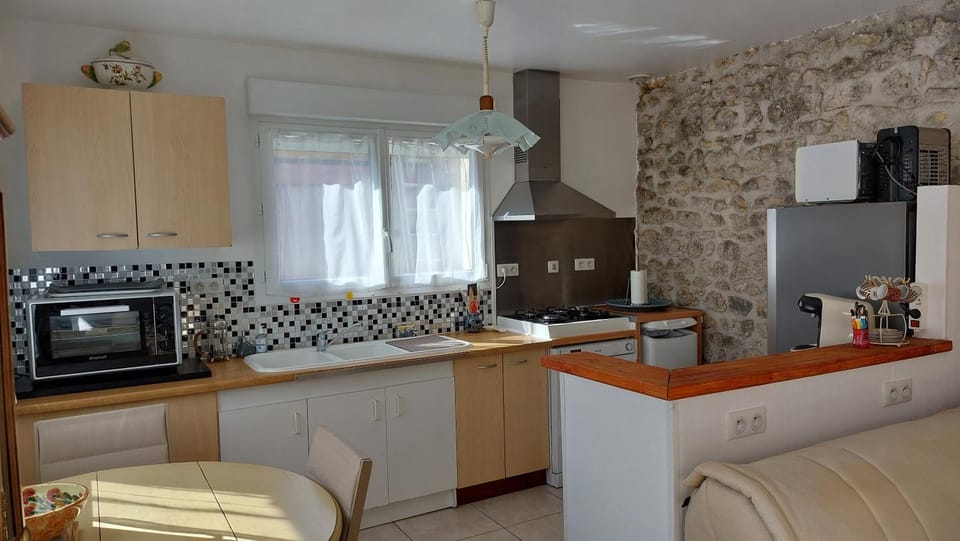 Kitchen or kitchenette, dishwasher, oven, stove, toaster, washing machine