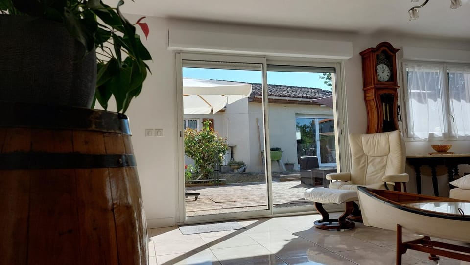Patio, Living room