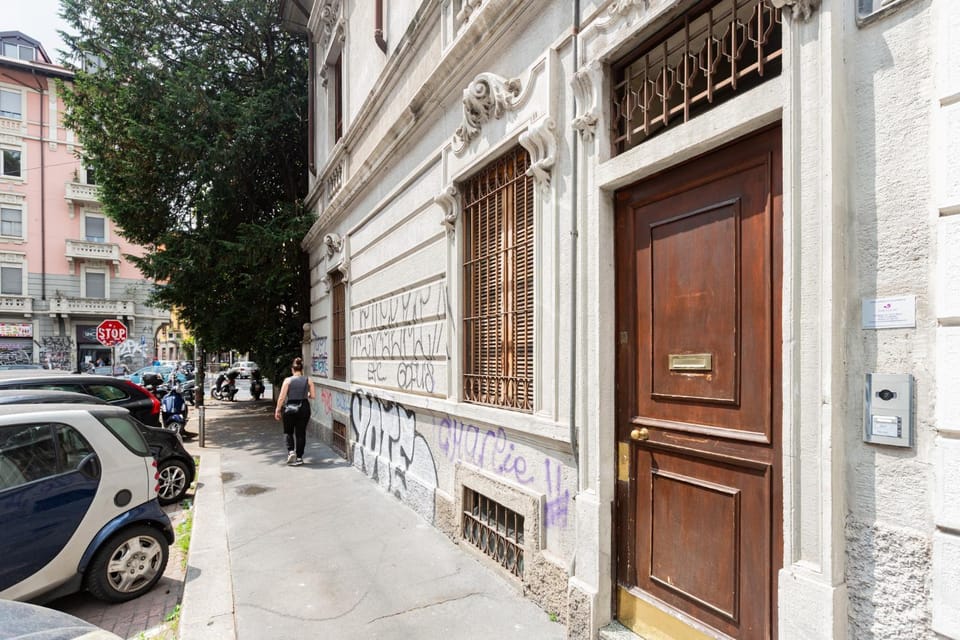 Property building, Day, Neighbourhood, City view, Street view