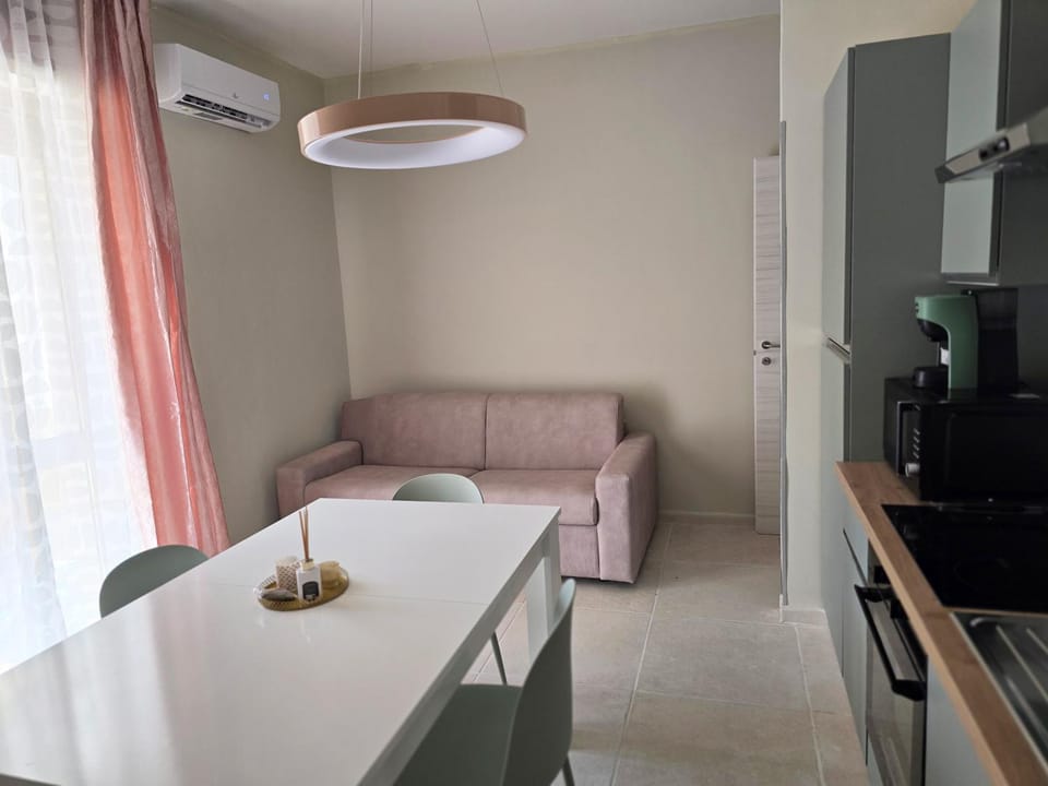 TV and multimedia, Kitchen or kitchenette, Dining area, air conditioner