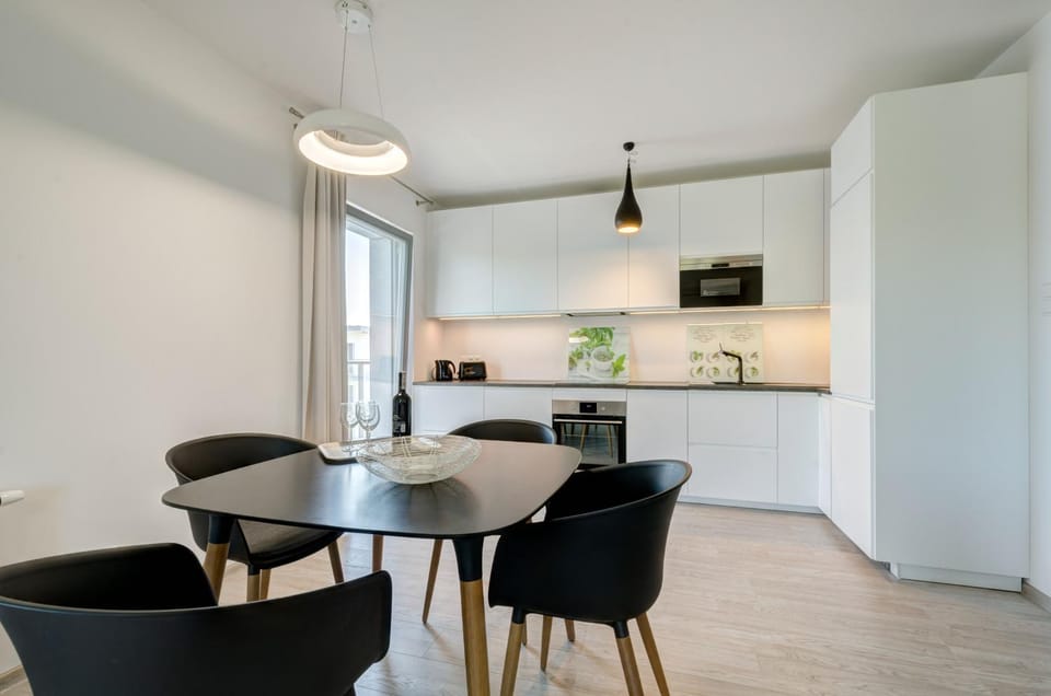 Kitchen or kitchenette, Dining area, stove