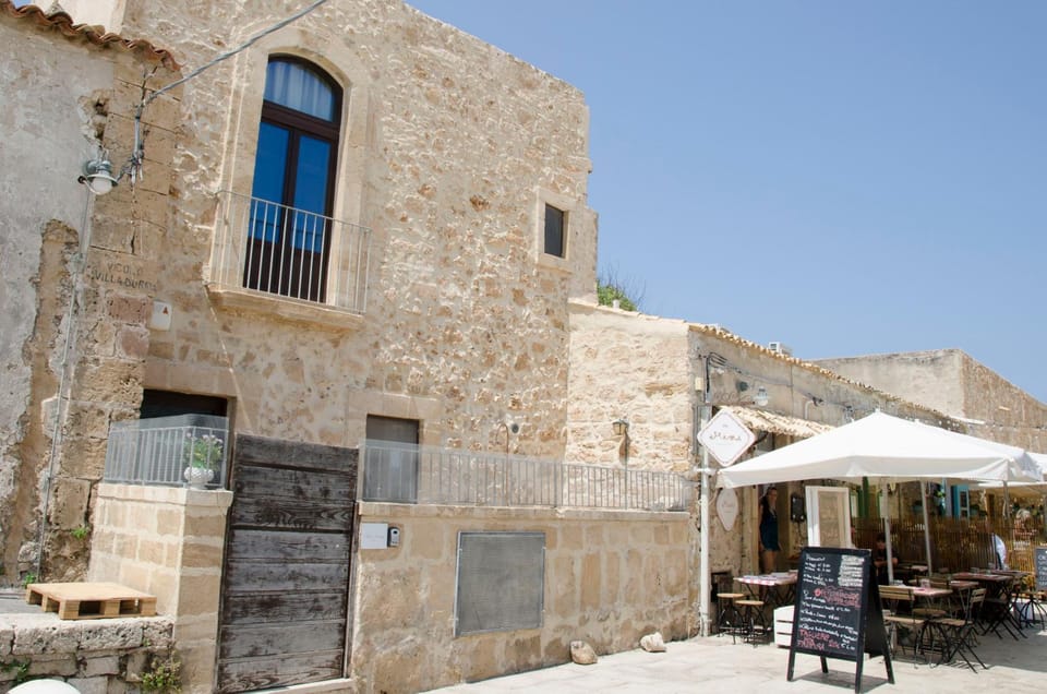 Property building, Restaurant/places to eat