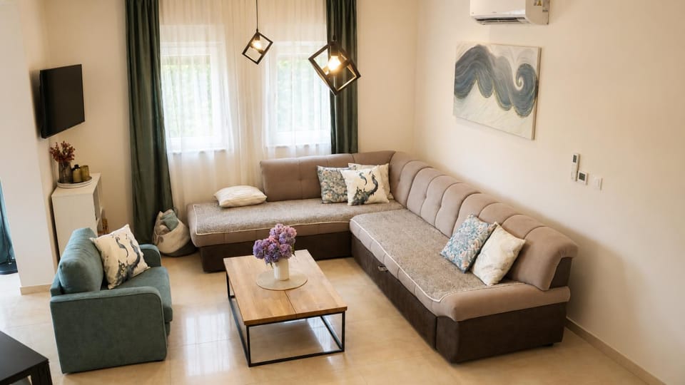 Activities, TV and multimedia, Living room