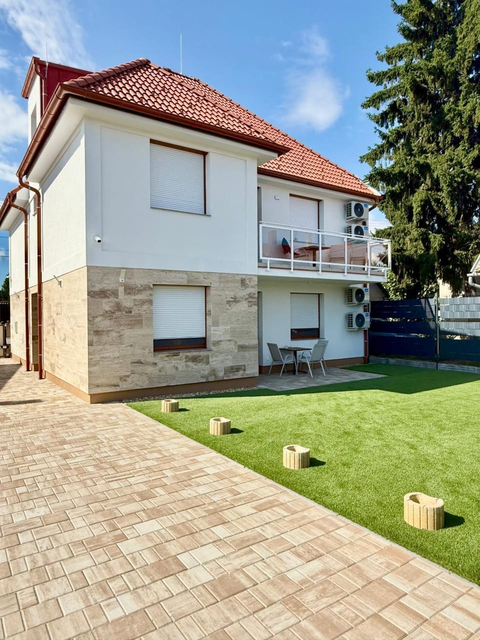 Property building, Spring, Day, Garden, Garden view, Parking