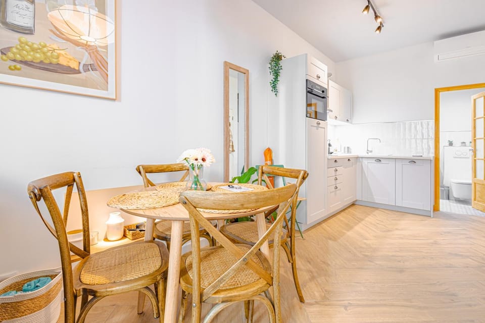 Newly Renovated Gem, Old Antibes Apartment in Antibes
