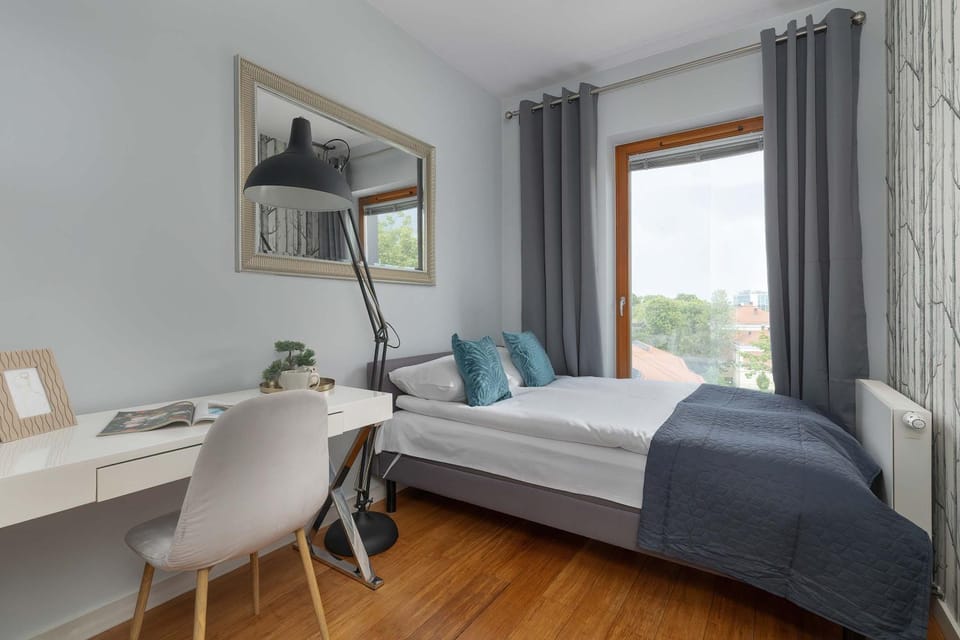 Bed, Photo of the whole room, Seating area, Bedroom