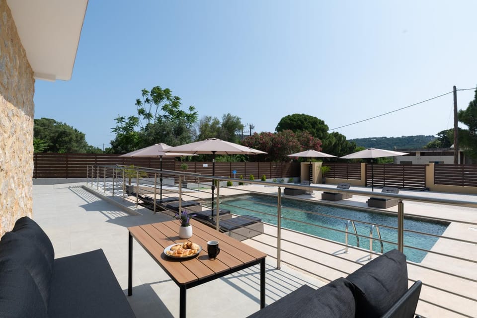 Patio, Day, View (from property/room), Balcony/Terrace, Living room, Food and drinks, Seating area, Food, Pool view, Swimming pool, sunbed