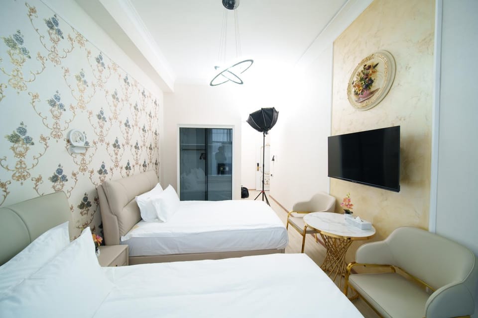 Bed, Living room, Bedroom