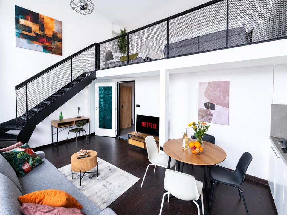 Communal lounge/ TV room, TV and multimedia, Living room, Seating area, Dining area, Evening entertainment