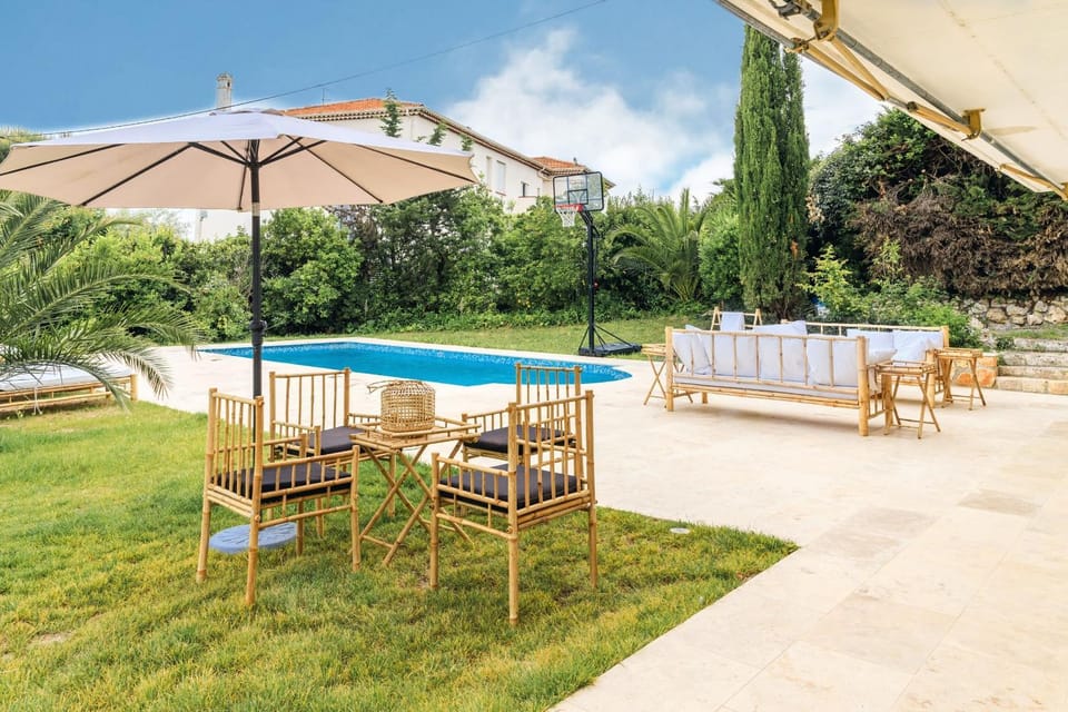 Grande villa proche plage vue îles, baie de Cannes Villa in Cannes