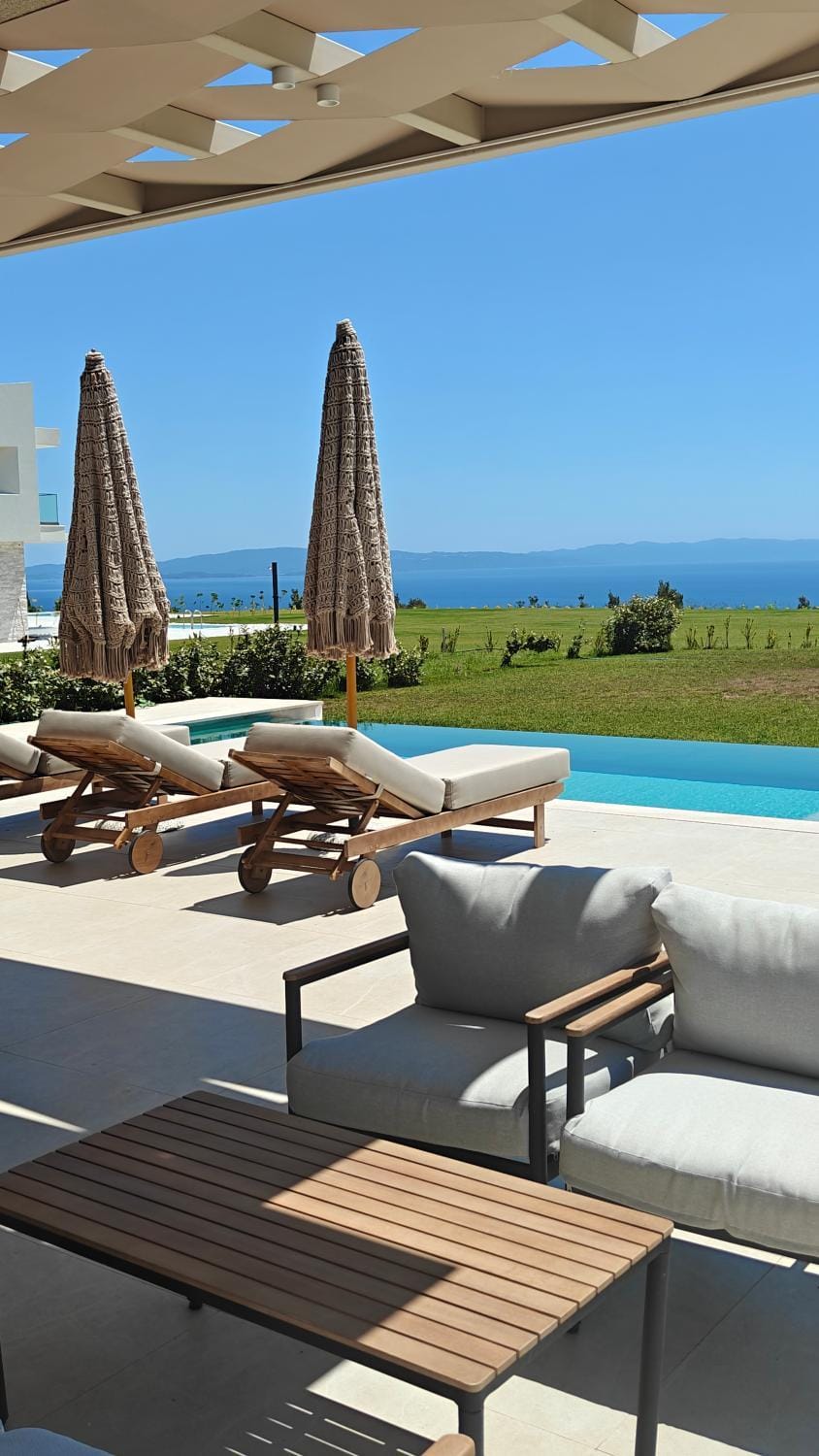 Swimming pool, sunbed
