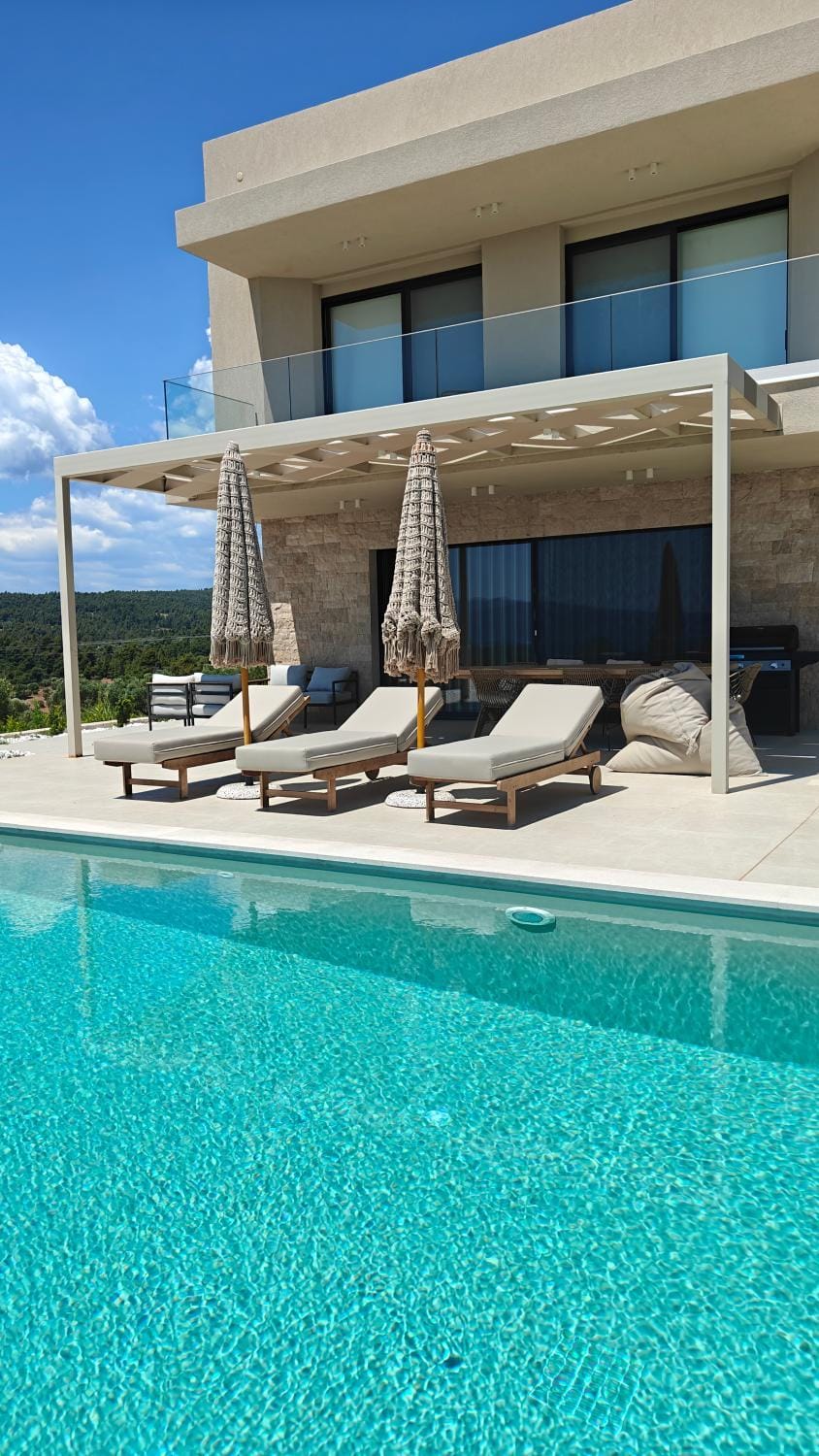 Day, Pool view, Swimming pool, sunbed