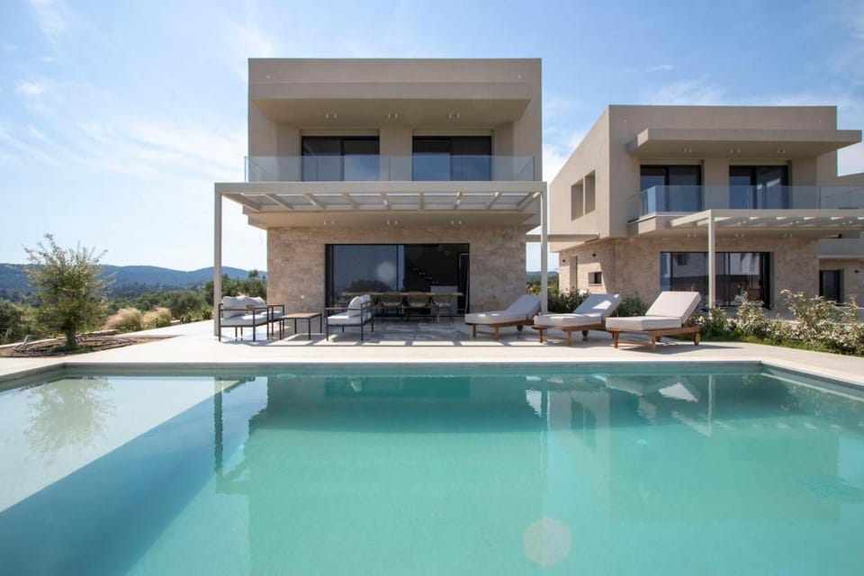 Property building, Patio, Day, Natural landscape, View (from property/room), Balcony/Terrace, Pool view, Swimming pool, sunbed