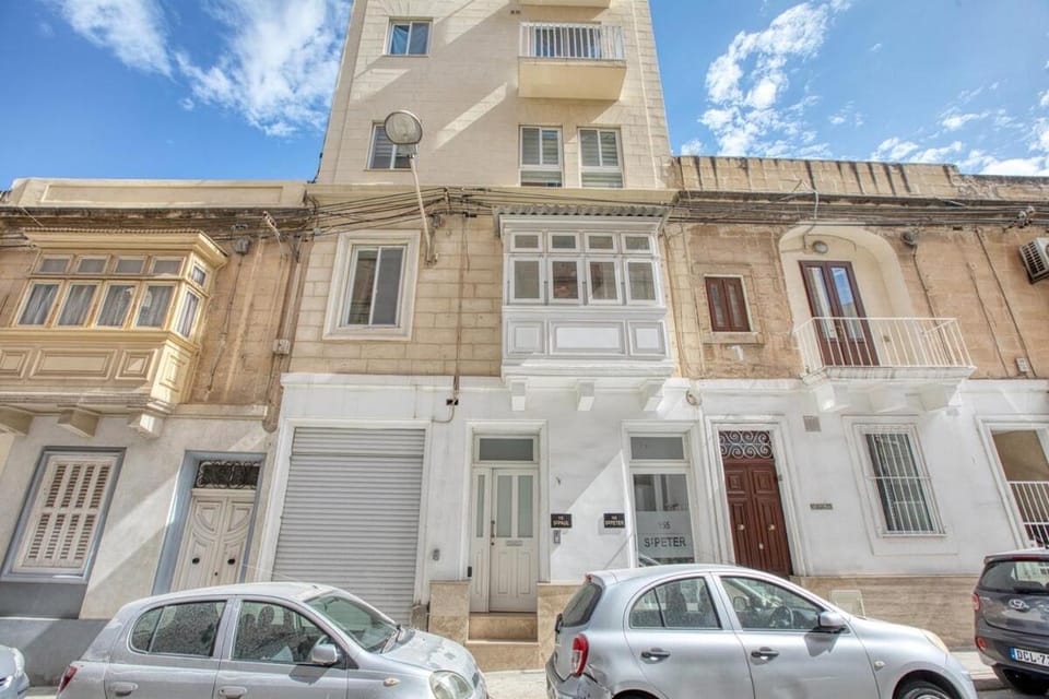 Property building, Day, Location, Parking