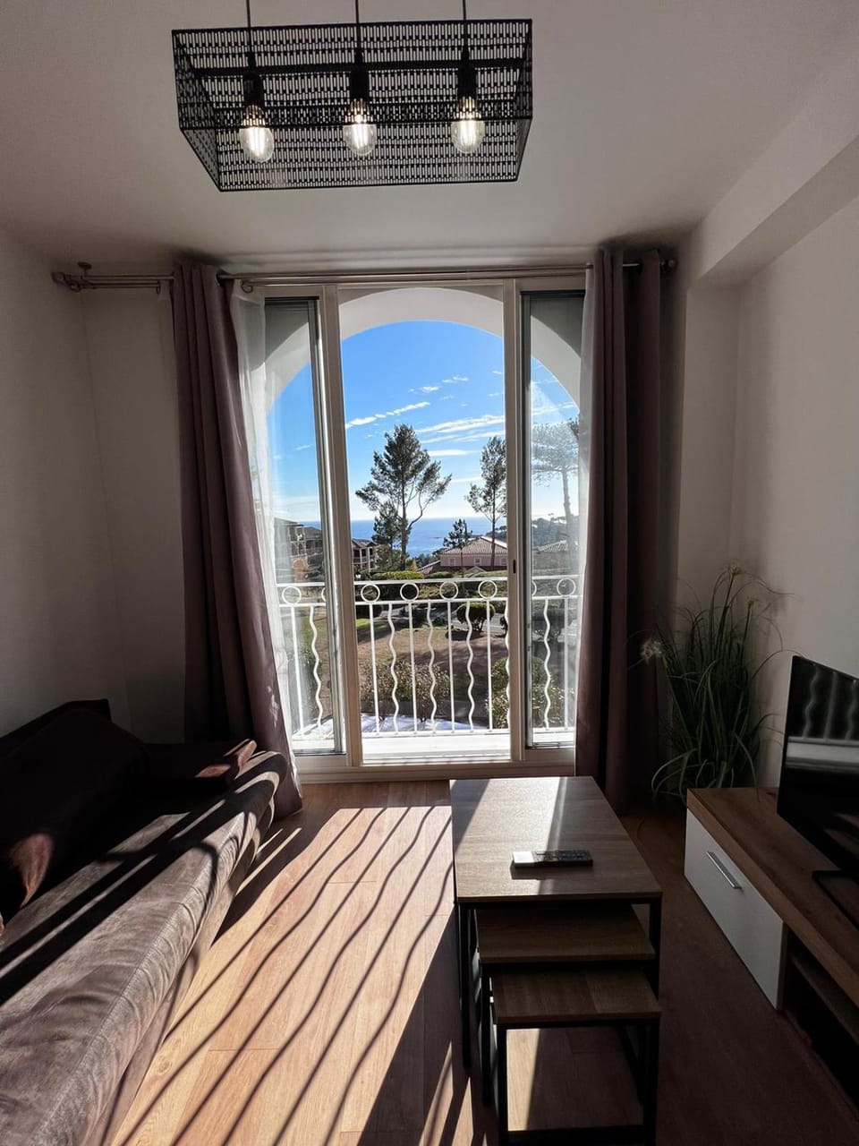Cap Esterel, T2 pour 4 voyageurs, vue mer, parking et piscine Apartment in Saint-Raphael
