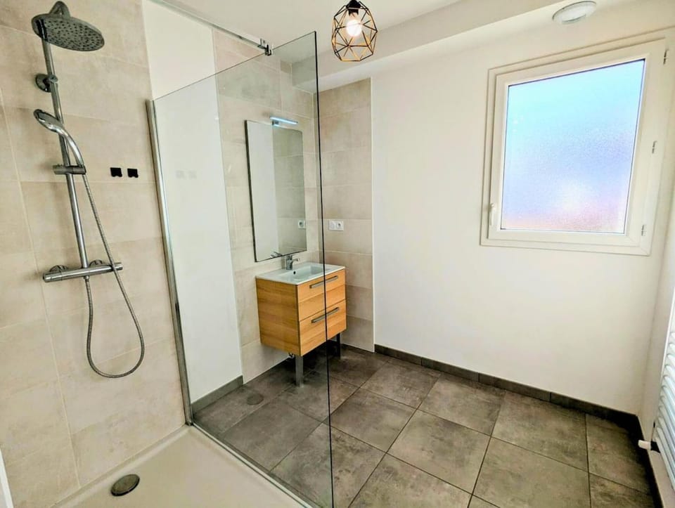 Shower, Bathroom