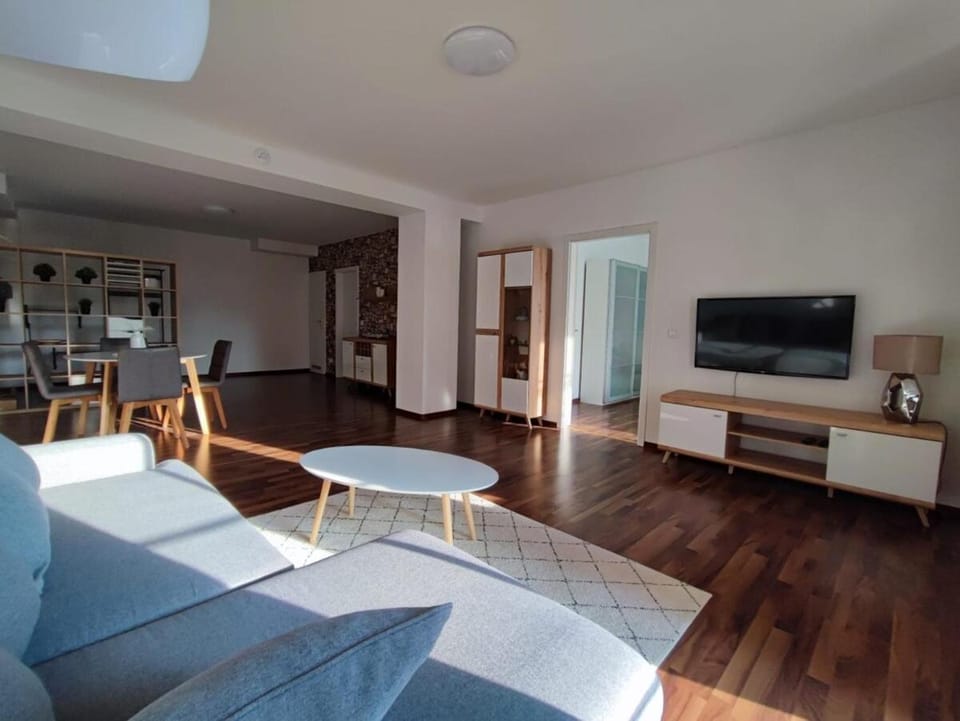 Communal lounge/ TV room, TV and multimedia, Living room