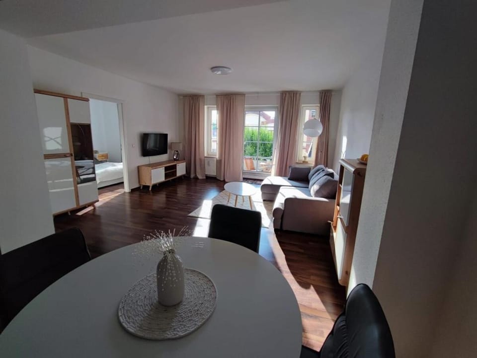 Communal lounge/ TV room, Living room, Dining area