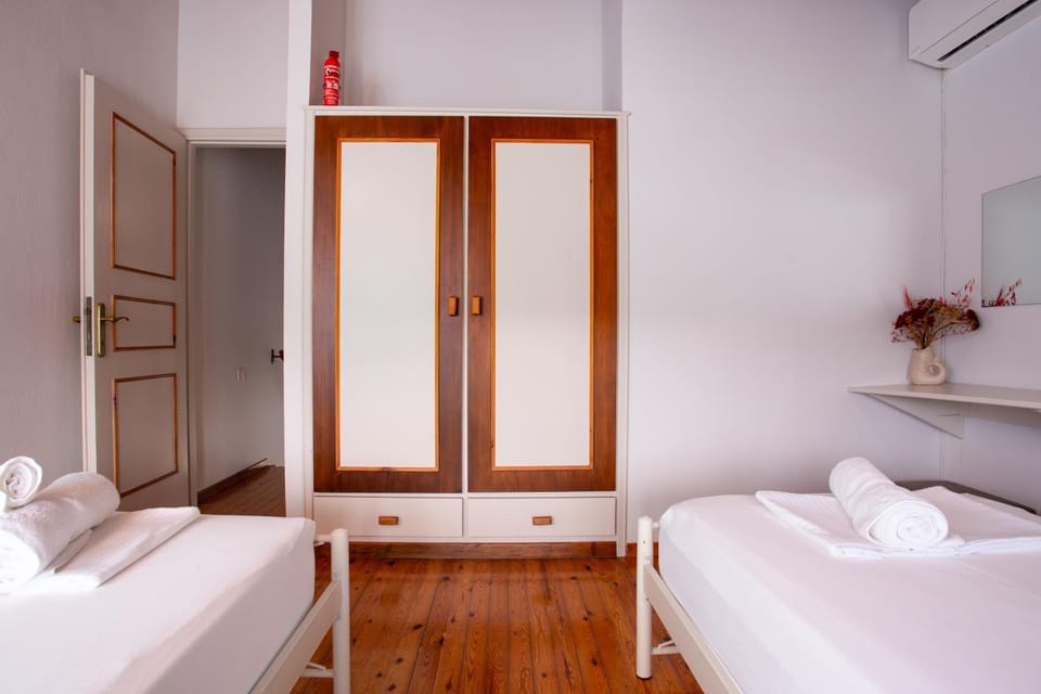 Bedroom, towels, towels, wardrobe, air conditioner, air conditioner