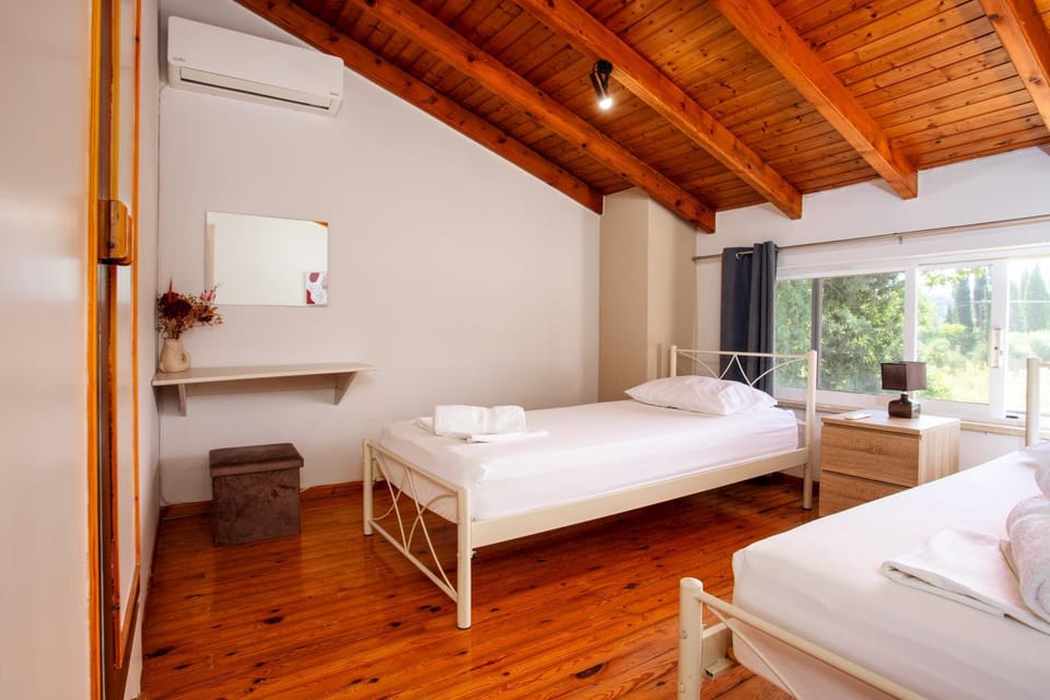 Bed, View (from property/room), View (from property/room), Bedroom, Mountain view, Mountain view, wardrobe, air conditioner, air conditioner