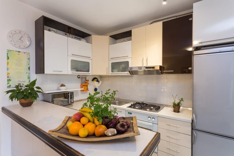 Kitchen or kitchenette, Food and drinks, Food