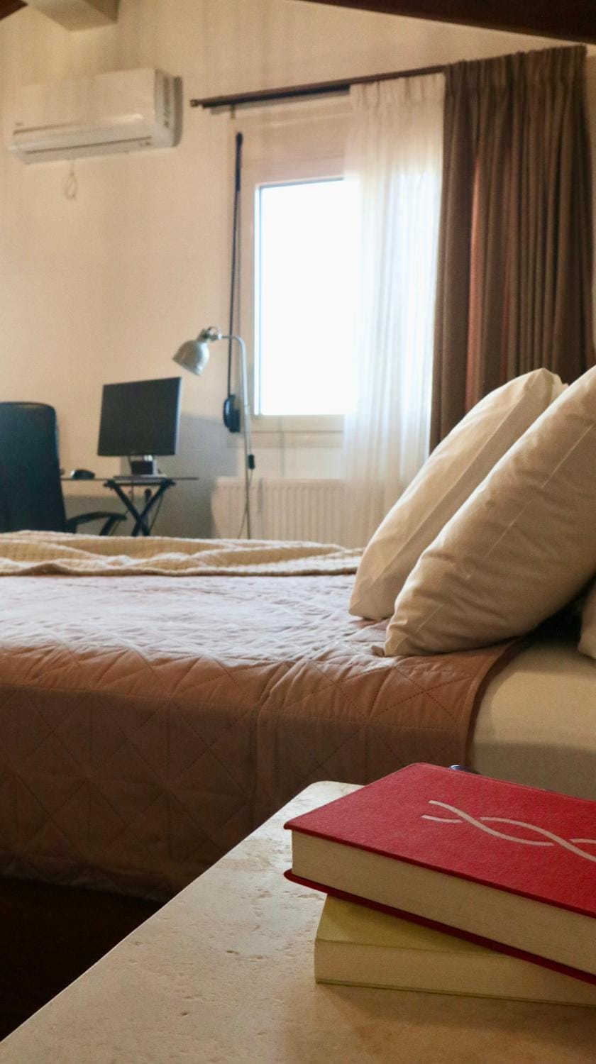 Bed, Bedroom, air conditioner