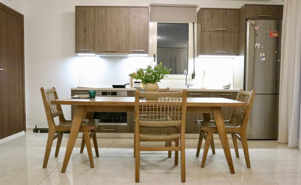 Dining area, kitchen