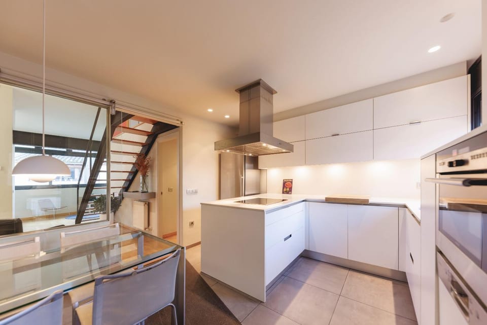 Kitchen or kitchenette, Dining area, dishwasher, oven, stove