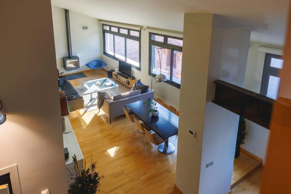Communal lounge/ TV room, TV and multimedia, Living room, Seating area, Dining area, Evening entertainment, fireplace