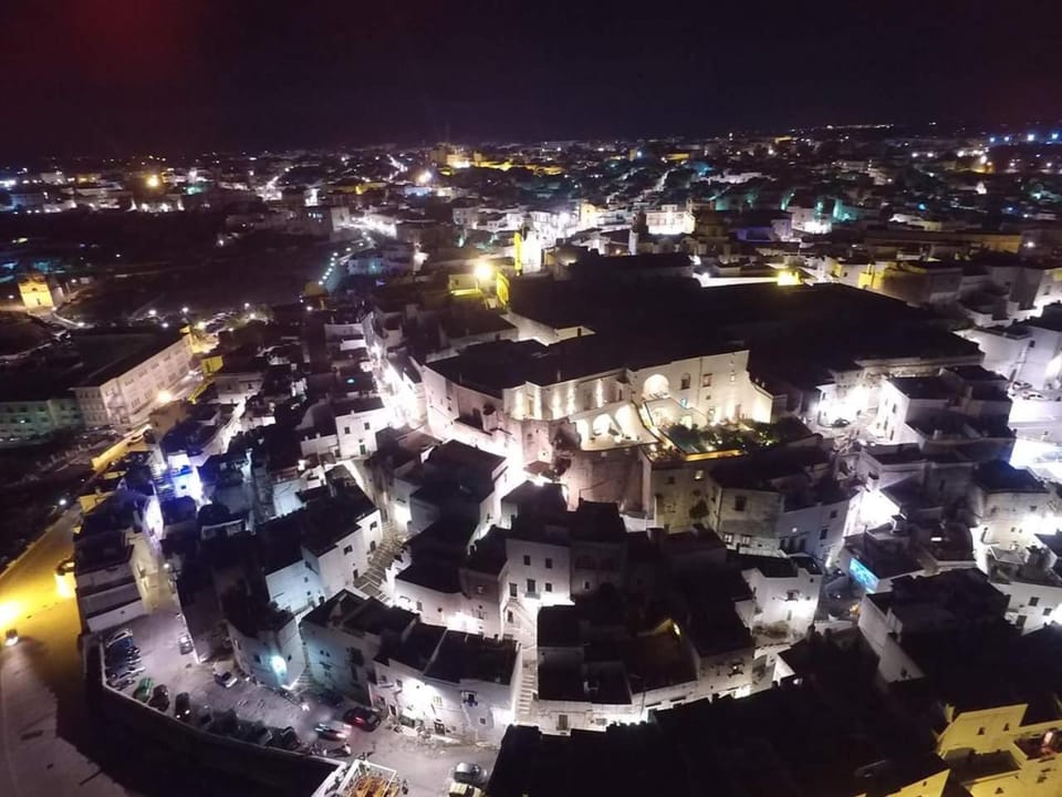 Neighbourhood, On site