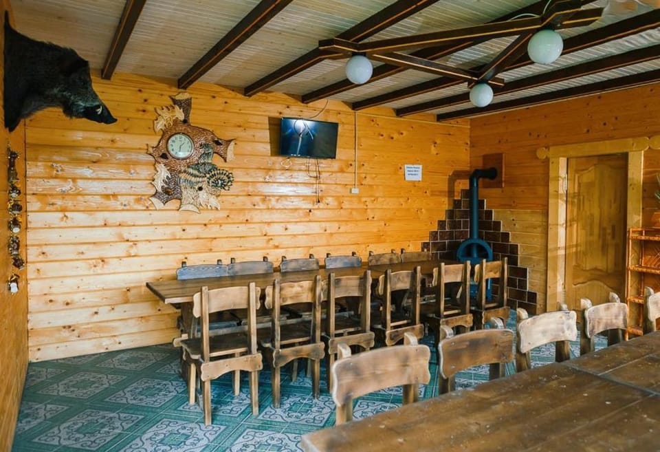 Property building, Restaurant/places to eat, Dining area