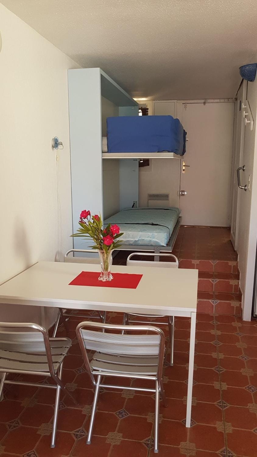 Bed, Photo of the whole room, Dining area