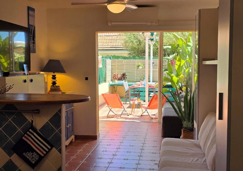 Day, View (from property/room), Living room, Seating area