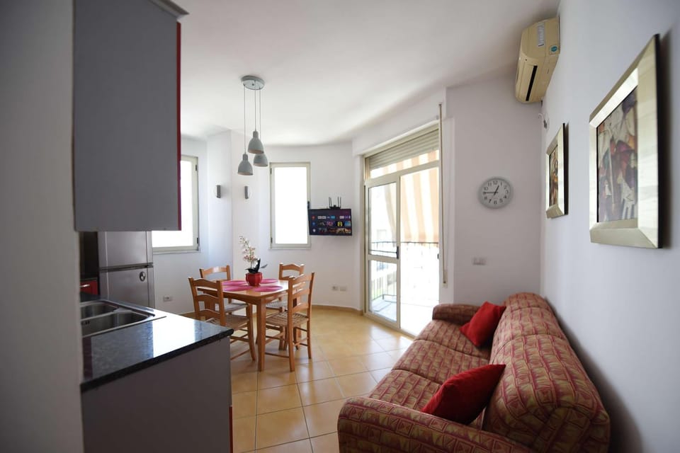 Kitchen or kitchenette, Living room, Seating area