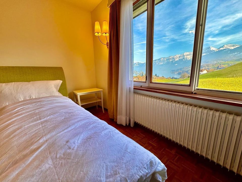 Vintage Lake View Villa with Outdoor Pool Bed and Breakfast in Canton of Bern (Region)