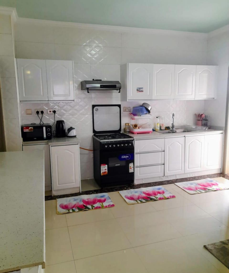 fabulous homes kilimani apartment with amazing breathtaking, swimming pool, gym ample parking and children playground Apartment in Nairobi