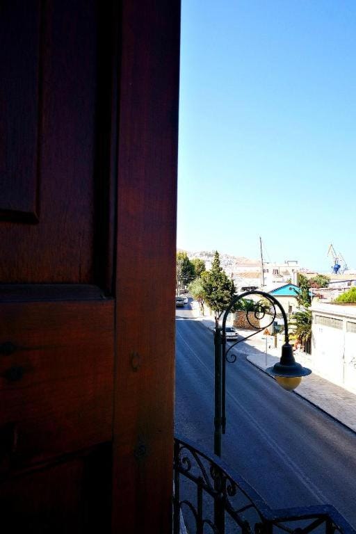 Neighbourhood, Balcony/Terrace, Street view