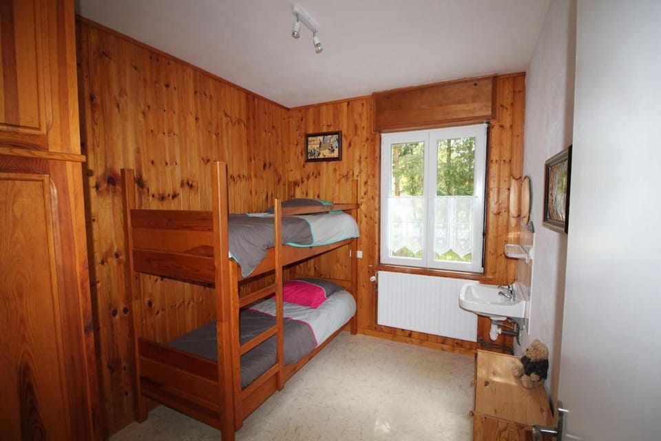 Bedroom, bunk bed, wardrobe