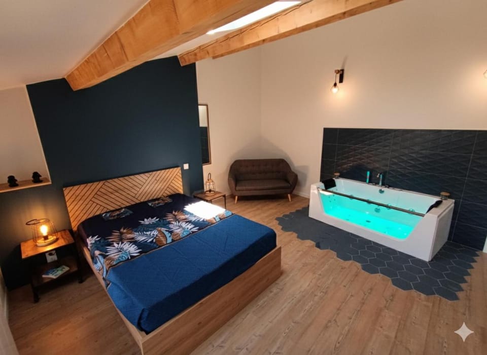 Hot Tub, Spa and wellness centre/facilities, Spa and wellness centre/facilities, Photo of the whole room, Bedroom