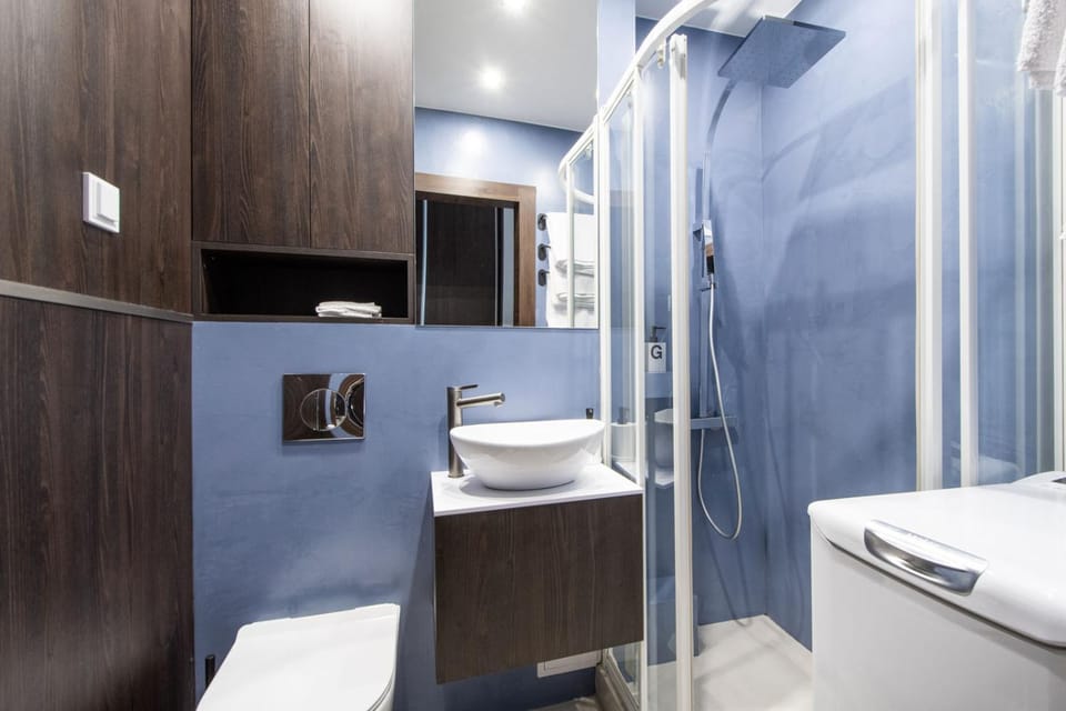 Shower, Toilet, Bathroom