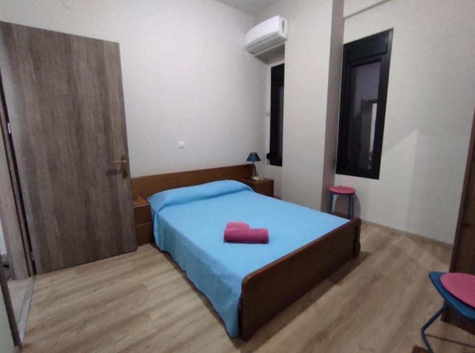 Bed, Photo of the whole room, Bedroom, wardrobe, air conditioner