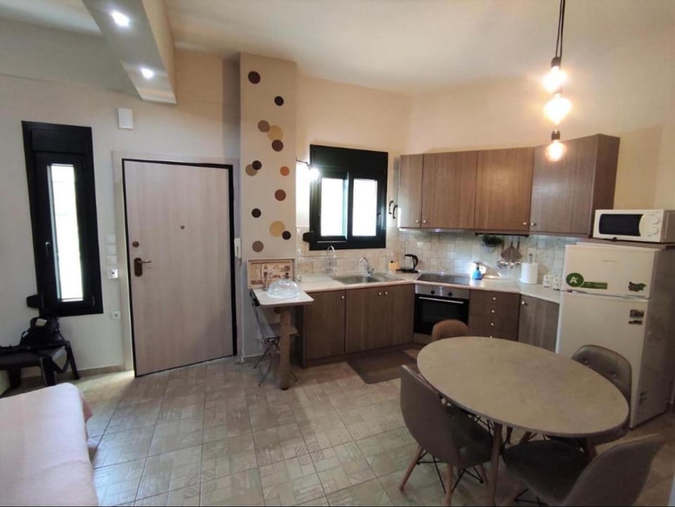 Kitchen or kitchenette, Dining area, oven, stove