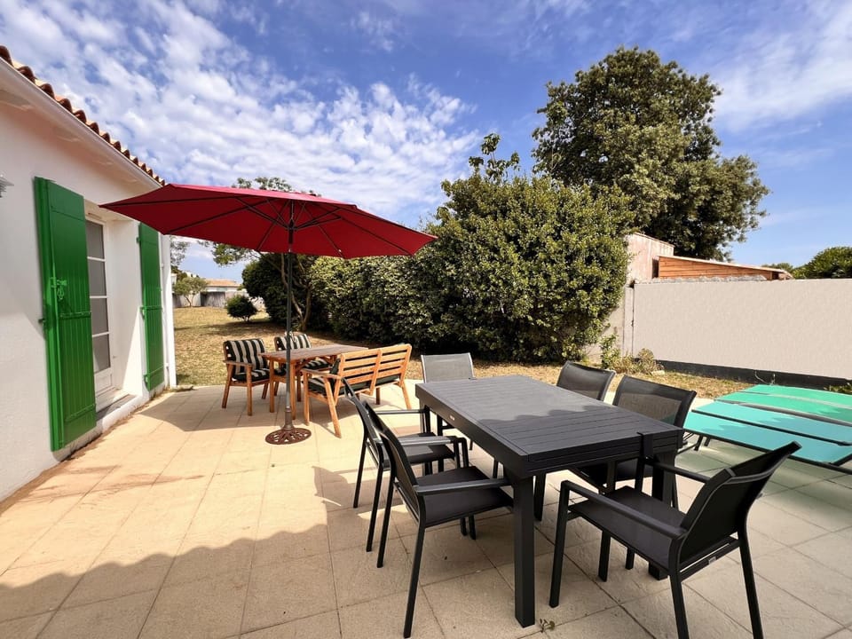 Patio, Dining area