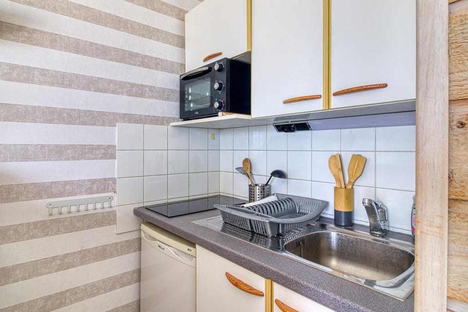 Kitchen or kitchenette, stove