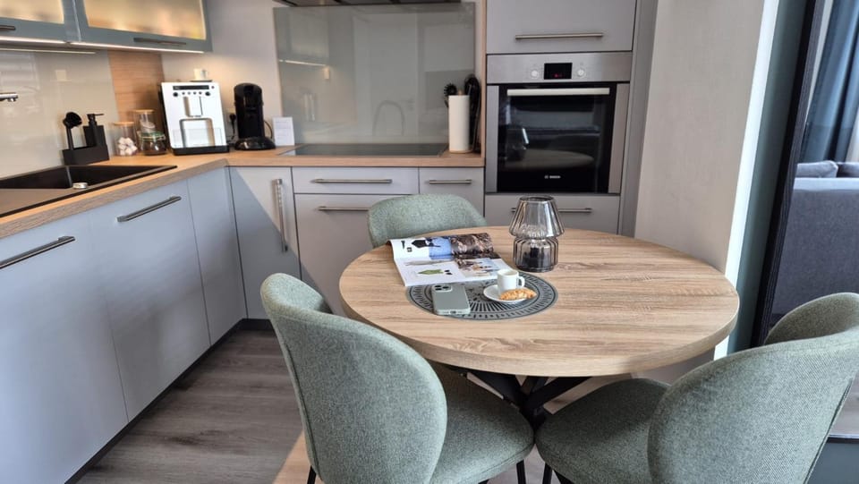 Seating area, kitchen