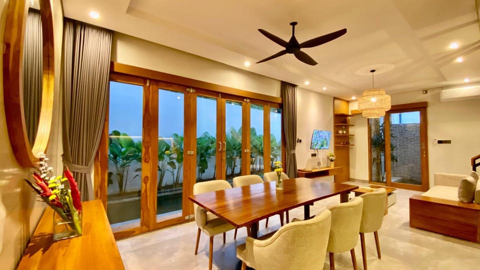 Seating area, Dining area