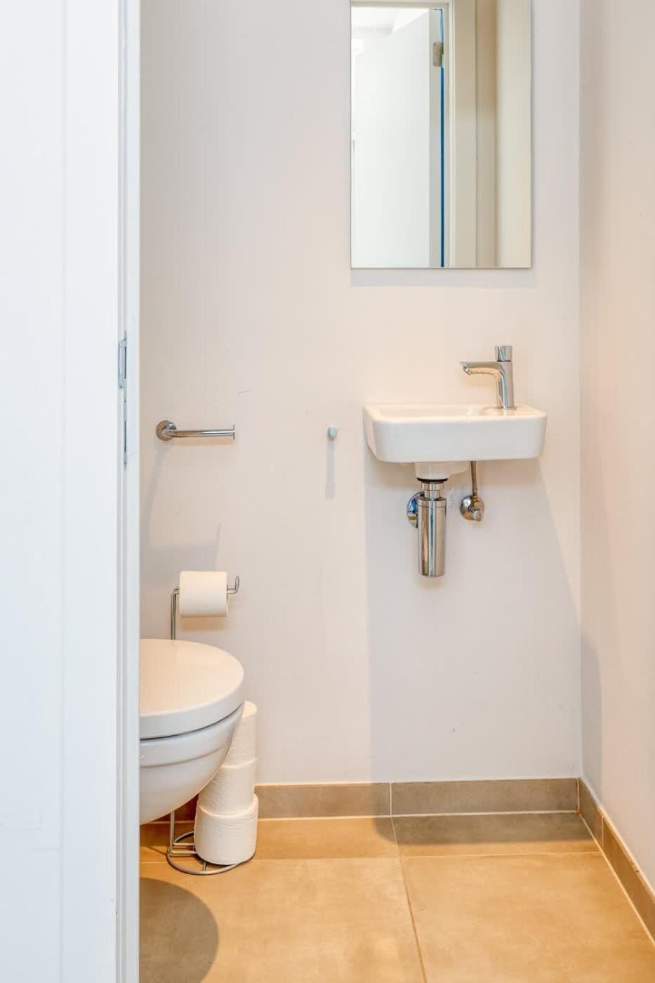 Beautiful Holiday Home for 10 with Garden Apartment in Bredene